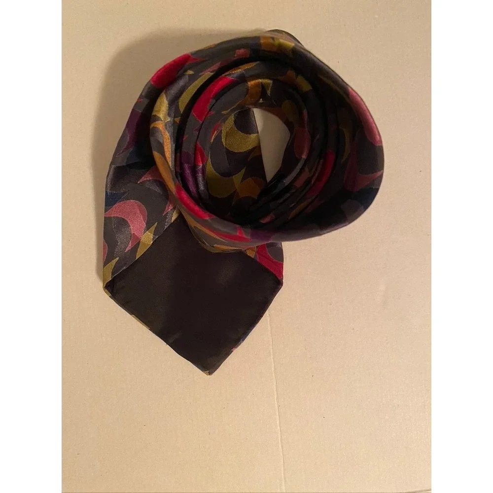 Je Suis Silk Necktie Multi-Color Geometric Crescent Wave Pattern Grey Red Gold